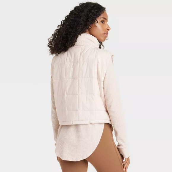 NWT Women's Cream JoyLab Cozy Cozy High Pile Sherpa & Quilted Winter Puffer Vest - Picture 3 of 9